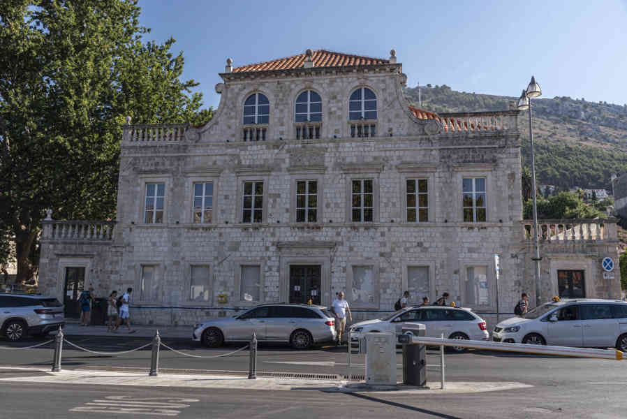 Croacia - Dubrovnik 052 - palacio Oucic.jpg